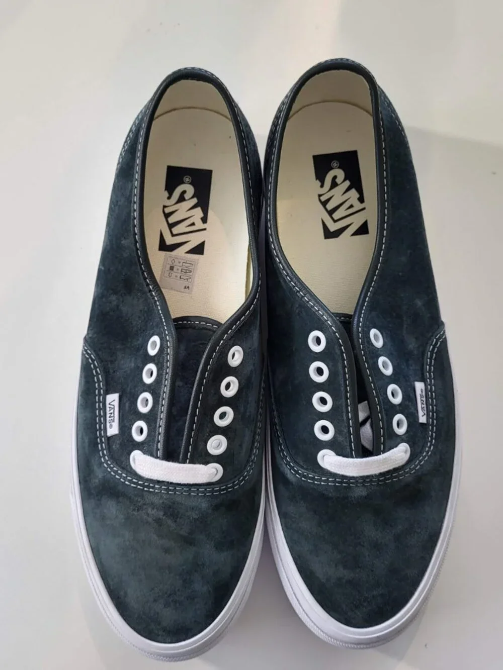 Men's Pig Suede Vans Authentic Skate Sneaker Size 10.5